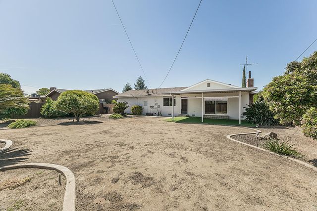 862 N Bates Avenue, Dinuba, CA 93618