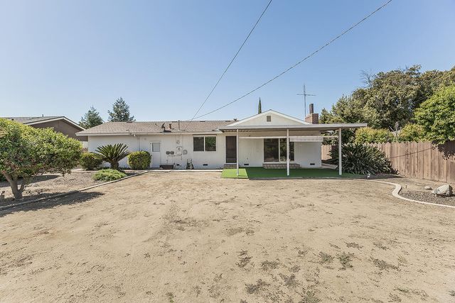 862 N Bates Avenue, Dinuba, CA 93618