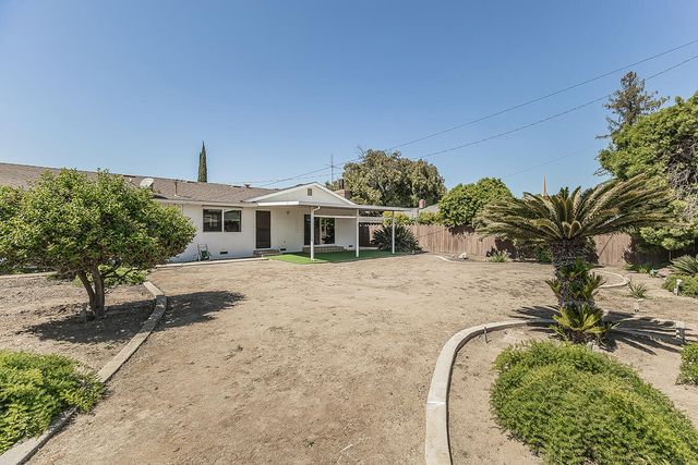 862 N Bates Avenue, Dinuba, CA 93618