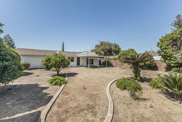 862 N Bates Avenue, Dinuba, CA 93618