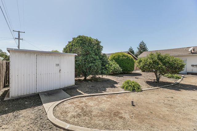 862 N Bates Avenue, Dinuba, CA 93618