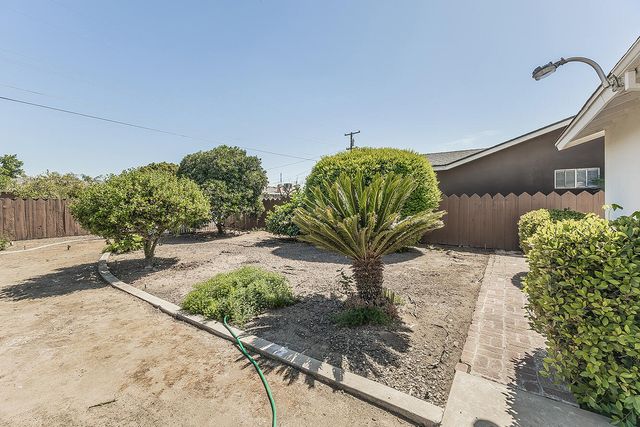 862 N Bates Avenue, Dinuba, CA 93618