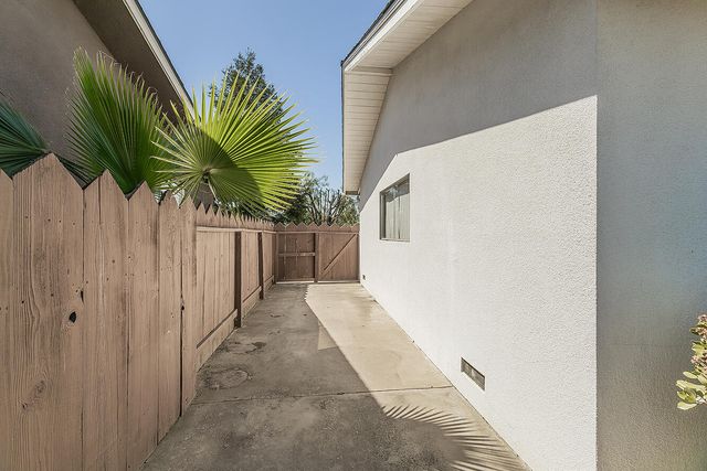 862 N Bates Avenue, Dinuba, CA 93618