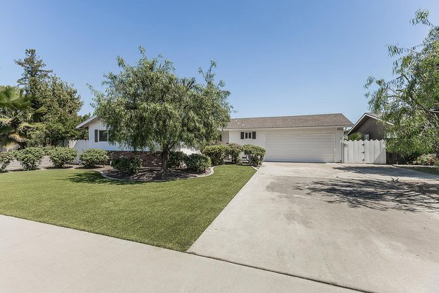 862 N Bates Avenue, Dinuba, CA 93618