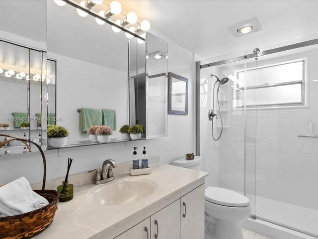 2004 Granada Dr O2, Coconut Creek, FL 33066