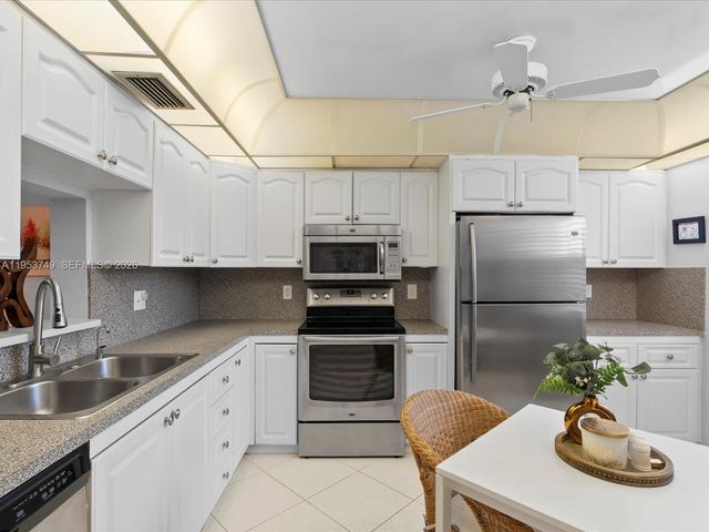 2004 Granada Dr O2, Coconut Creek, FL 33066