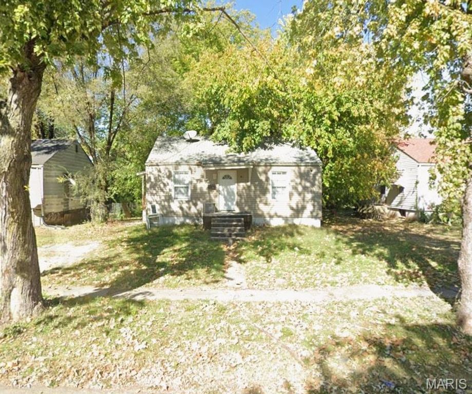 5529 Adelaide Place, East St Louis, IL 62204