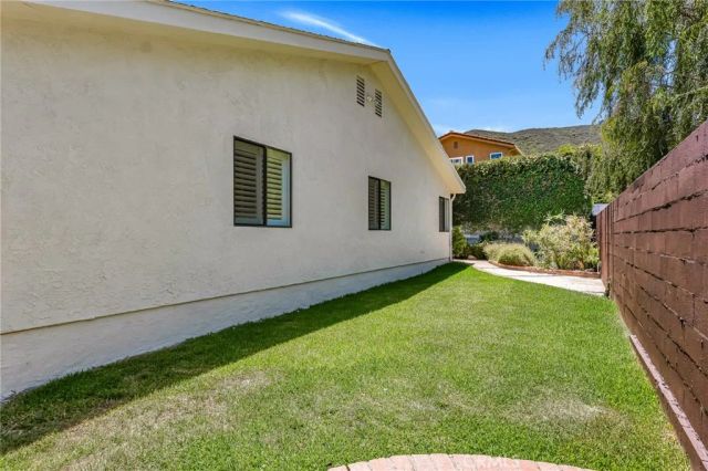 221 Acacia Lane, Newbury Park, CA 91320