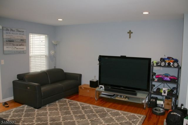 38 Parkside Ct, Wayne Twp., NJ 07470