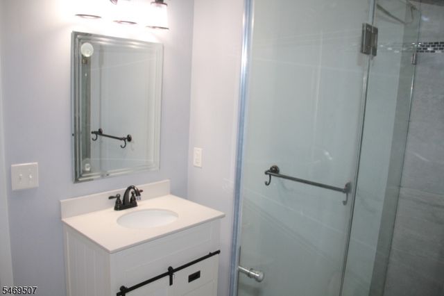 38 Parkside Ct, Wayne Twp., NJ 07470