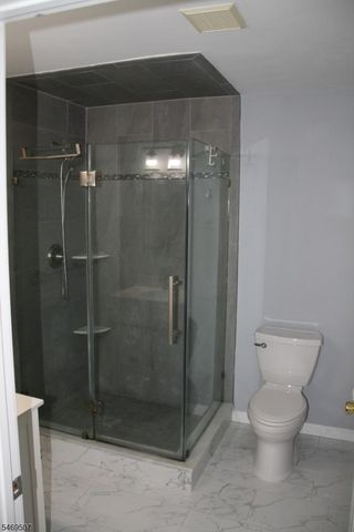 38 Parkside Ct, Wayne Twp., NJ 07470