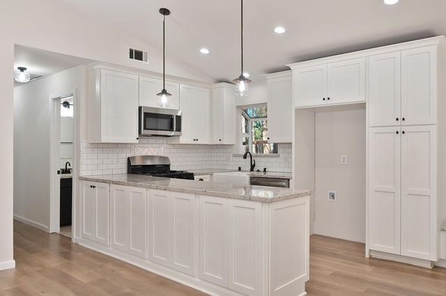 5638 Lupin Ln, Pollock Pines, CA 95726