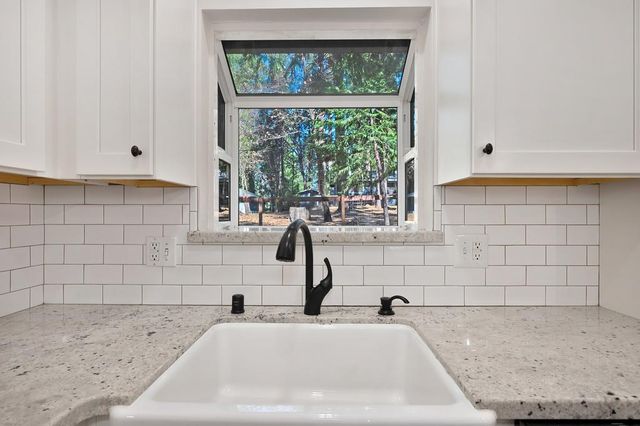 5638 Lupin Ln, Pollock Pines, CA 95726