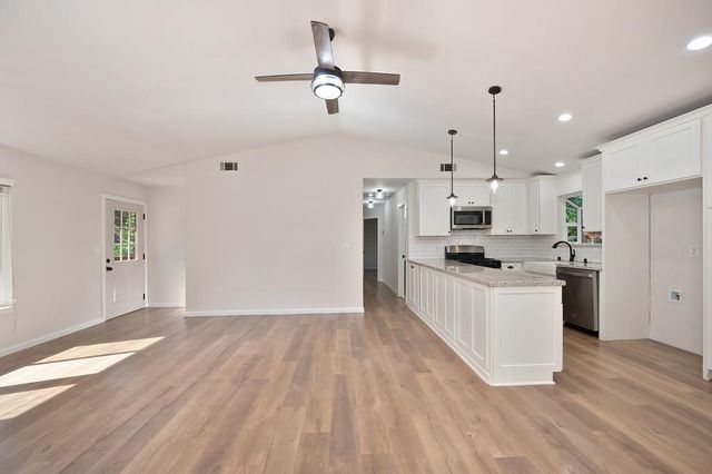 5638 Lupin Ln, Pollock Pines, CA 95726