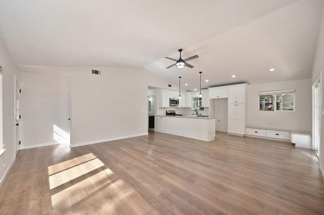 5638 Lupin Ln, Pollock Pines, CA 95726