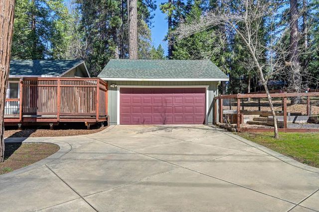 5638 Lupin Ln, Pollock Pines, CA 95726