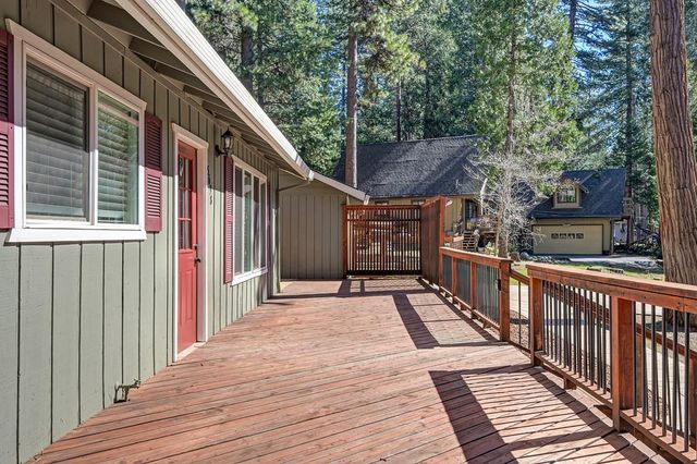 5638 Lupin Ln, Pollock Pines, CA 95726