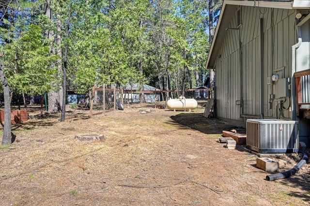 5638 Lupin Ln, Pollock Pines, CA 95726