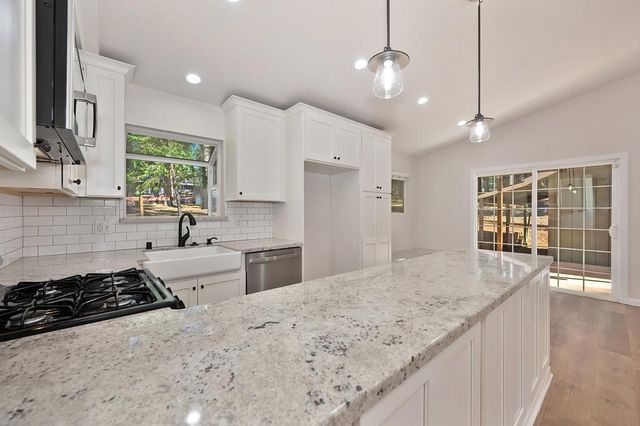 5638 Lupin Ln, Pollock Pines, CA 95726