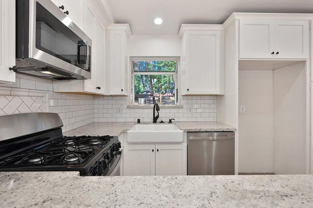 5638 Lupin Ln, Pollock Pines, CA 95726