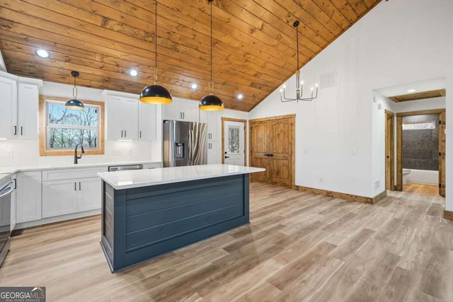 1883 Newport Drive, Ellijay, GA 30540