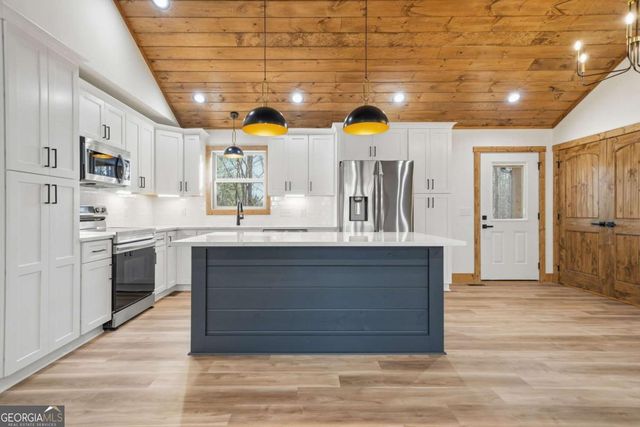 1883 Newport Drive, Ellijay, GA 30540