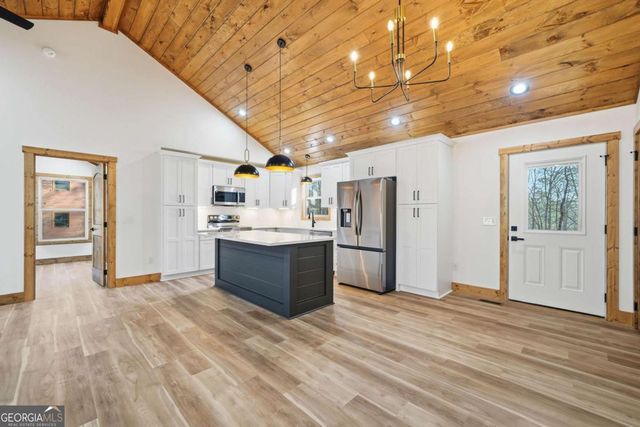 1883 Newport Drive, Ellijay, GA 30540