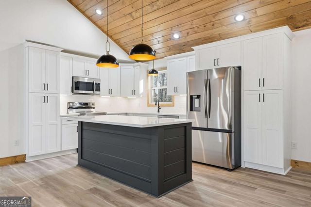 1883 Newport Drive, Ellijay, GA 30540