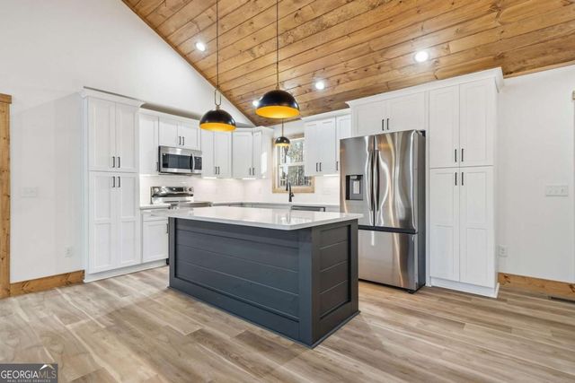 1883 Newport Drive, Ellijay, GA 30540