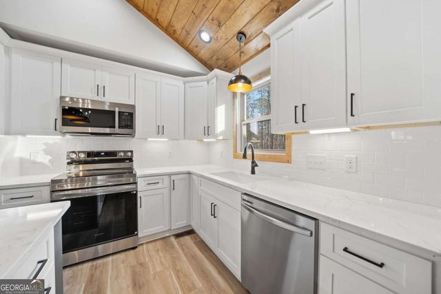 1883 Newport Drive, Ellijay, GA 30540