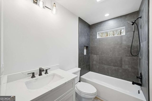 1883 Newport Drive, Ellijay, GA 30540