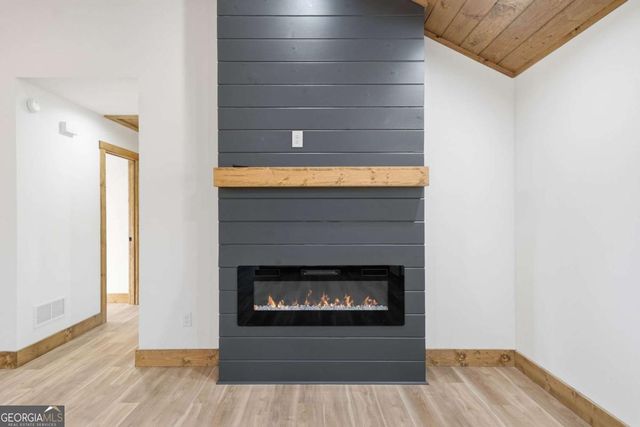 1883 Newport Drive, Ellijay, GA 30540