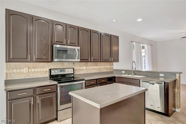 8860 Falcon Pointe LOOP, Fort Myers, FL 33912