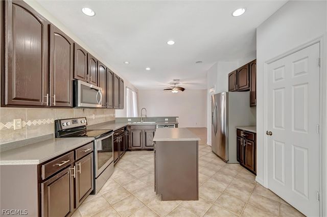 8860 Falcon Pointe LOOP, Fort Myers, FL 33912