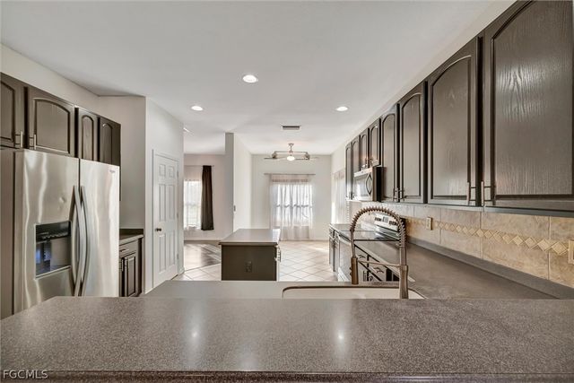 8860 Falcon Pointe LOOP, Fort Myers, FL 33912