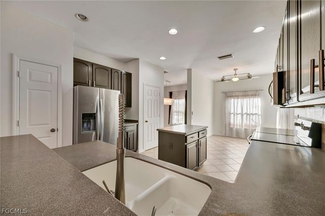 8860 Falcon Pointe LOOP, Fort Myers, FL 33912