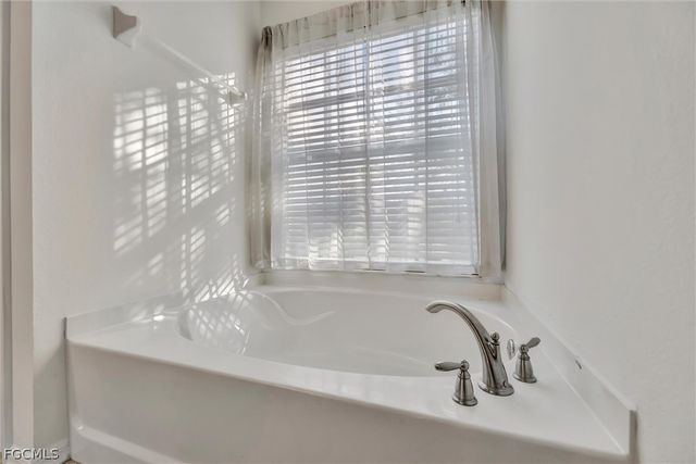 8860 Falcon Pointe LOOP, Fort Myers, FL 33912