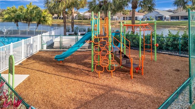 8860 Falcon Pointe LOOP, Fort Myers, FL 33912