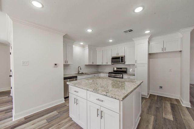 2902 Creole Dr, Houma, LA 70364