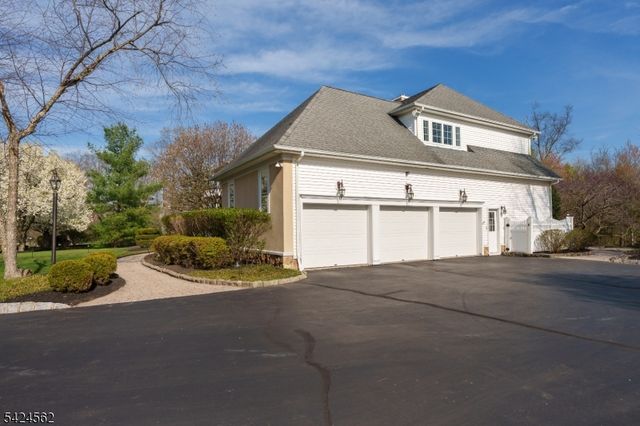 33 Saddlewood Ct, Montgomery Twp., NJ 08502