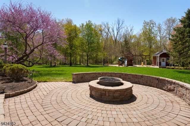 33 Saddlewood Ct, Montgomery Twp., NJ 08502