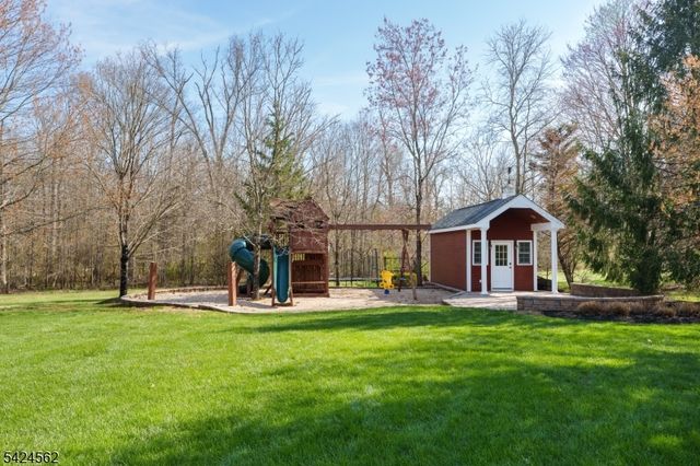33 Saddlewood Ct, Montgomery Twp., NJ 08502