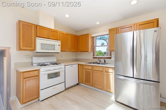 5150 Commerce Road, West Bloomfield, MI 48324