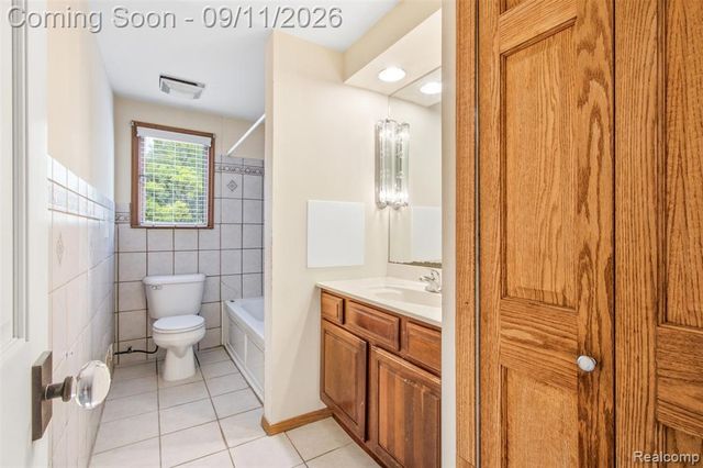 5150 Commerce Road, West Bloomfield, MI 48324