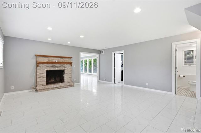 5150 Commerce Road, West Bloomfield, MI 48324