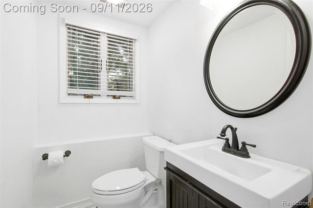5150 Commerce Road, West Bloomfield, MI 48324