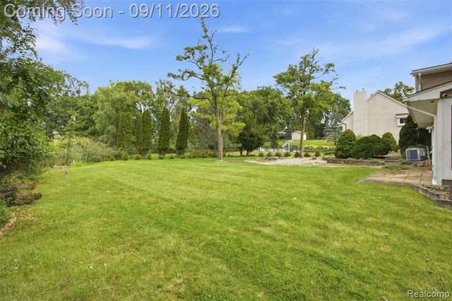 5150 Commerce Road, West Bloomfield, MI 48324