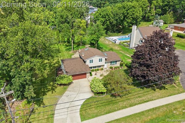 5150 Commerce Road, West Bloomfield, MI 48324