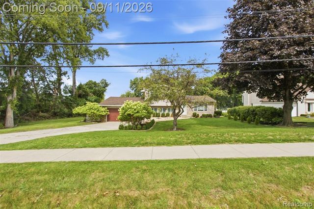 5150 Commerce Road, West Bloomfield, MI 48324