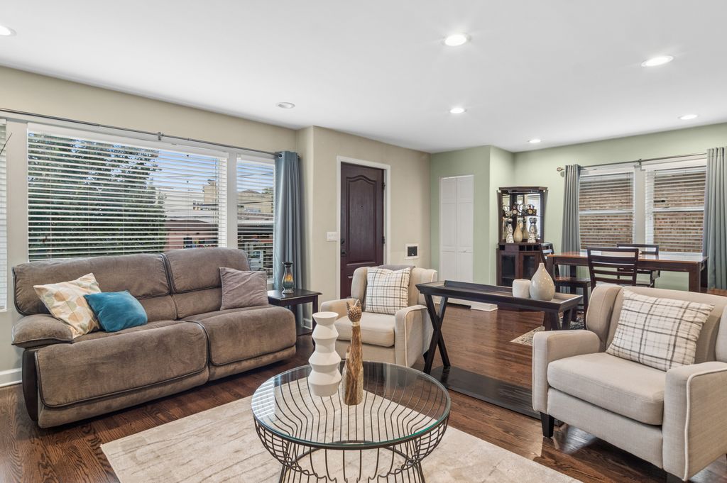 4958 W Cullom Avenue, Chicago, IL 60641 — photo 2